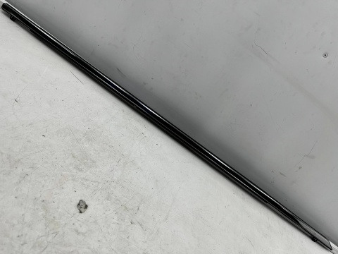 Listwa Mazda 3 IV BP 19r.- prawa przednia uszczelka drzwi zgarniająca CHROM zewnętrzna zewnętrzna bdmt-50-640c