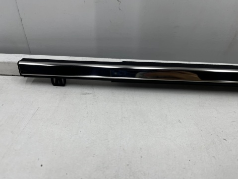 Listwa Mazda 3 IV BP 19r.- prawa przednia uszczelka drzwi zgarniająca CHROM zewnętrzna zewnętrzna bdmt-50-640c