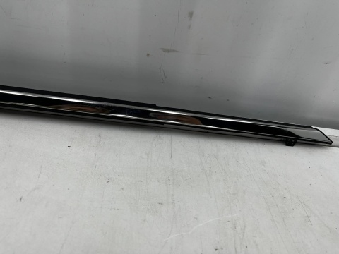 Listwa Mazda 3 IV BP 19r.- prawa przednia uszczelka drzwi zgarniająca CHROM zewnętrzna zewnętrzna bdmt-50-640c