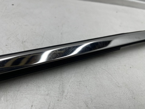 Listwa Mazda 3 IV BP 19r.- prawa przednia uszczelka drzwi zgarniająca CHROM zewnętrzna zewnętrzna bdmt-50-640c