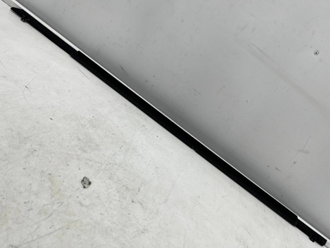 Listwa Mazda 3 IV BP 19r.- prawa przednia uszczelka drzwi zgarniająca CHROM zewnętrzna zewnętrzna bdmt-50-640c
