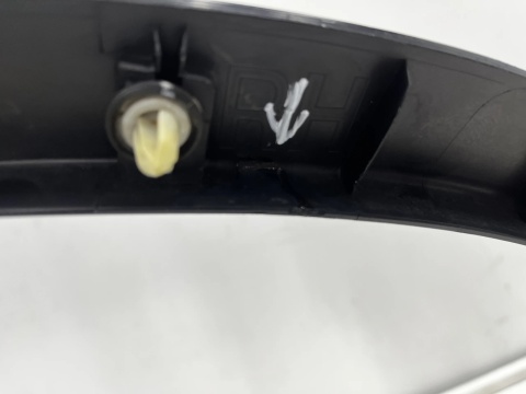 Listwa Tesla Model Y 20r.- PRAWY tylny rant nadkola błotnika nakładka prawy tył połysk 1683862-00-a 1683866-00-a