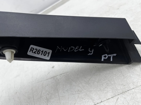 Listwa Tesla Model Y 20r.- PRAWY tylny rant nadkola błotnika nakładka prawy tył połysk 1683862-00-a 1683866-00-a