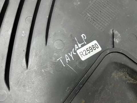 Nadkole Porsche Taycan 19r.- LEWE przednie trójkąt pod zderzak osłona lewy przód 9j0809957b