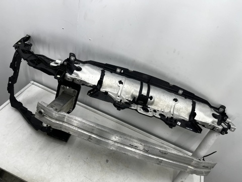 Pas przedni Porsche Macan I 95b LIFT 18r.- prawy przedni okular intercoolera ślizg reflektora wzmocnienie GÓRNE wspornik ramka