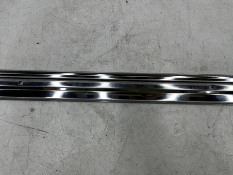 Próg bagażnika Toyota Land Cruiser J70 90-04r. NOWA tylna nakładka progu bagażnika osłona metalowa oryginalna 58573-90k00