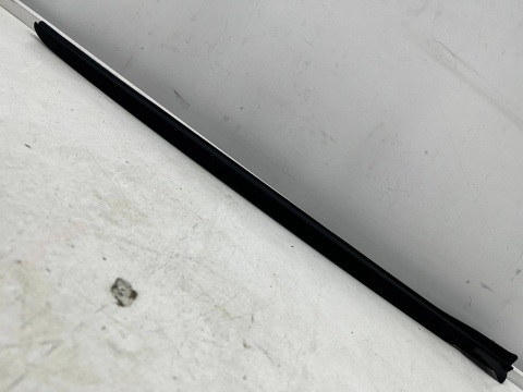 Uszczelka BMW 3 G20 G21 18r.- prawa przednia guma szyby czołowej przedniej prawy przód 51317427874