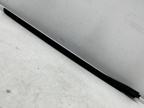 Uszczelka BMW M4 G83 Cabrio 21r.- prawa przednia guma szyby czołowej przedniej prawy przód 51138494508