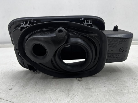 Klapka wlewu paliwa Audi A4 B9 15-24r. 8w0809906