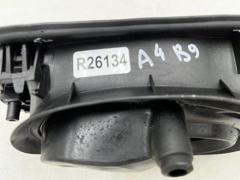 Klapka wlewu paliwa Audi A4 B9 15-24r. 8w0809906