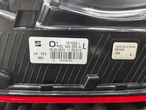 Lampa Cupra Born 21r.- lewa tylna full LED w błotnik oryginalna Europa 10e945095a