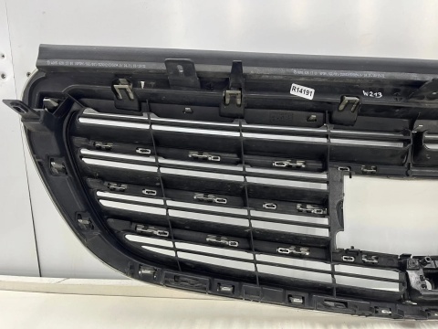 Atrapa Mercedes E-Klasa W213 16-23r. radar przednia maskownica grill A2138808902