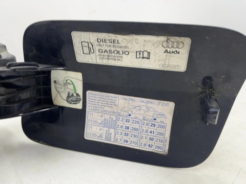 Klapka wlewu paliwa Audi A8 D3 02-10r. 4e0809857e