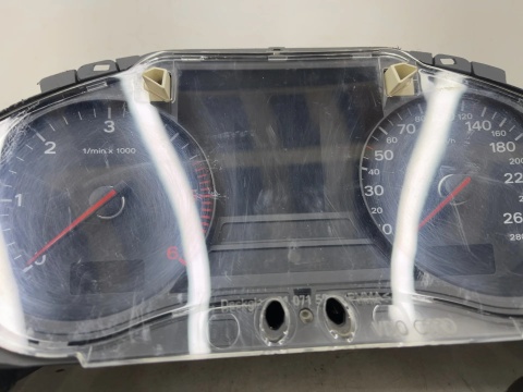 Licznik Audi A8 D3 02-10r. 3.0 TDI zegary wyświetlacz 4e0920900k