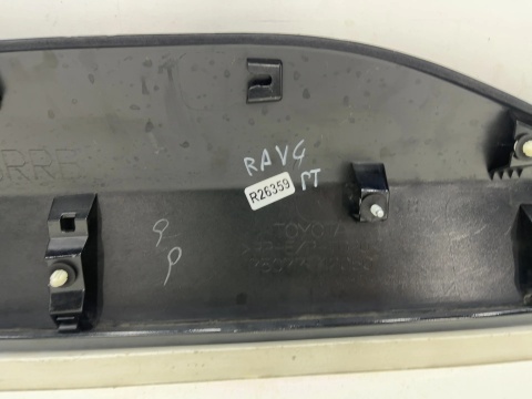 Listwa Toyota Rav4 V XA50 18-26r. prawa tylna dolna nakładka drzwi prawy tył 75077-42050