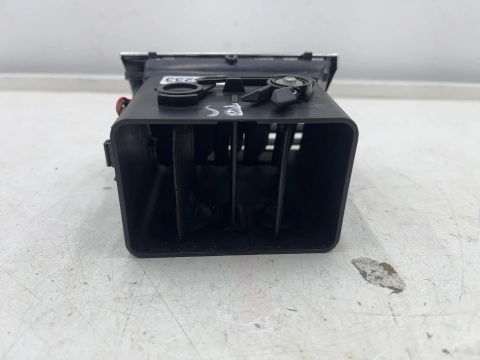 Kratka nawiewu Audi A8 D3 02-10r. prawa środkowa nadmuchu deski 4e0820952