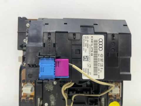 Lampka wnętrza Audi A8 D3 02-10r. wnętrza podsufitki przednie 4e0907135a