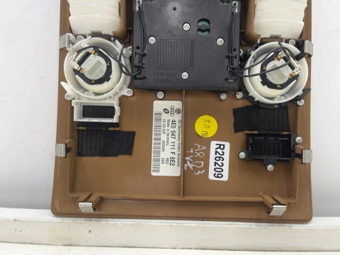 Lampka wnętrza Audi A8 D3 02-10r. wnętrza podsufitki tylna 4e0947111f