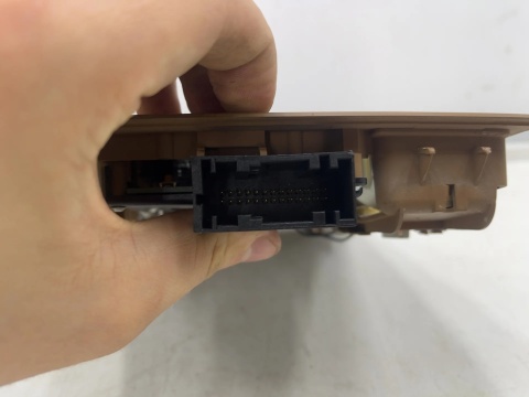 Lampka wnętrza Audi A8 D3 02-10r. wnętrza podsufitki tylna 4e0947111f