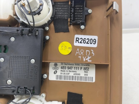 Lampka wnętrza Audi A8 D3 02-10r. wnętrza podsufitki tylna 4e0947111f