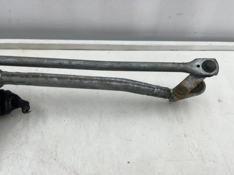 Mechanizm wycieraczek Audi A8 D3 02-10r. przedni silniczek wycieraczek szyby EUROPA 4e1955023g