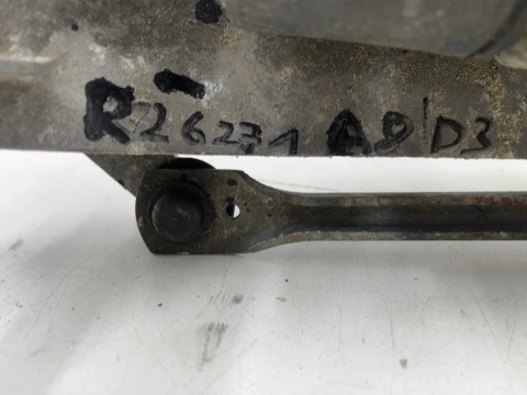 Mechanizm wycieraczek Audi A8 D3 02-10r. przedni silniczek wycieraczek szyby EUROPA 4e1955023g
