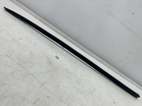 Uszczelka Audi A8 D3 02-10e. lewa przednia guma szyby czołowej przedniej lewy przód