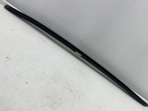 Uszczelka Audi A8 D3 02-10r. prawa przednia guma szyby czołowej przedniej prawy przód