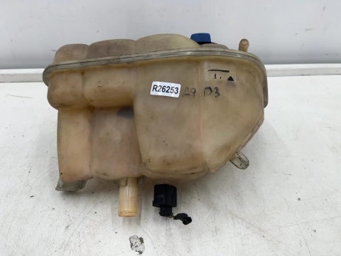 Zbiorniczek wyrównawczy Audi A8 D3 02-10r. zbiornik płynu chłodzącego 4e0121403c
