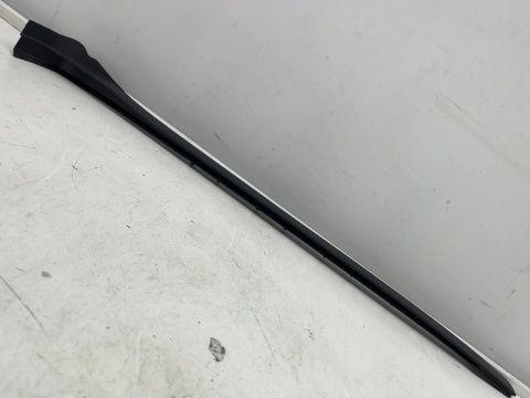 Listwa BMW X3 G01 BMW iX3 G08 17-24r. NOWA prawa nakładka zgarniająca szyby przedniej czołowej zaślepka 7399032