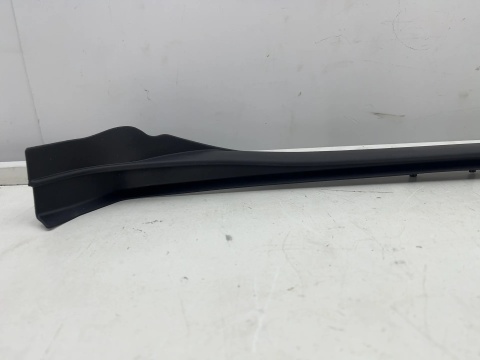 Listwa BMW X3 G01 BMW iX3 G08 17-24r. NOWA prawa nakładka zgarniająca szyby przedniej czołowej zaślepka 7399032