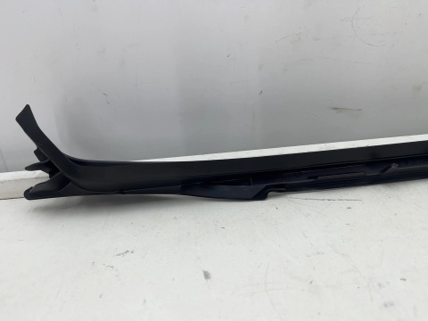 Listwa BMW X3 G01 BMW iX3 G08 17-24r. NOWA prawa nakładka zgarniająca szyby przedniej czołowej zaślepka 7399032