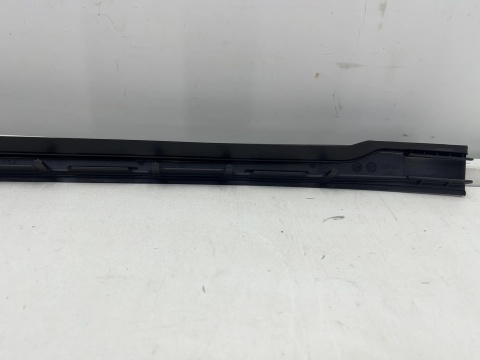 Listwa BMW X3 G01 BMW iX3 G08 17-24r. NOWA prawa nakładka zgarniająca szyby przedniej czołowej zaślepka 7399032