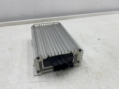 Wzmacniacz antenowy Audi A8 D3 02-10r. moduł radia becker 4e0035223