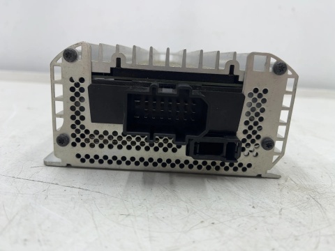 Wzmacniacz antenowy Audi A8 D3 02-10r. moduł radia becker 4e0035223