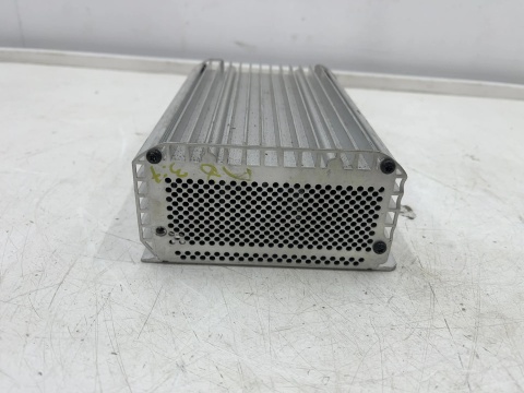 Wzmacniacz antenowy Audi A8 D3 02-10r. moduł radia becker 4e0035223