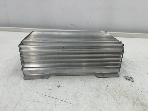 Wzmacniacz antenowy Audi A8 D3 02-10r. moduł radia becker 4e0035223