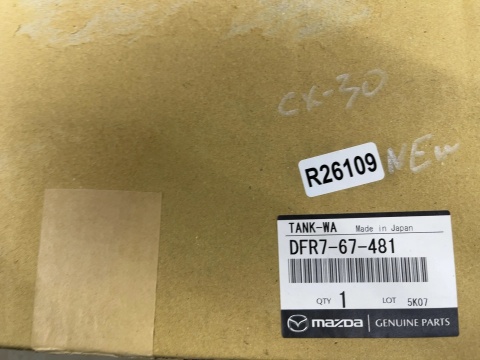 Zbiorniczek spryskiwaczy CX-30 19r.- NOWY oryginal rurka wlewu płynu korek miarka dfr7-67-481 DFR5-67484