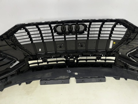 Zderzak przedni Audi Q3 2 II 18-25r. przód 4XPDC 83A807437