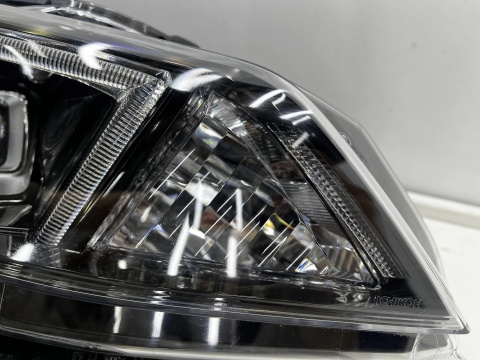 Lampa reflektor Nissan Leaf 2 II ZE1 17-25r. prawa przednia FULL LED Europa prawy przód 260105sh5a