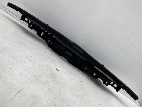 Osłona pasa przedniego Opel Insignia A 08-17r. nakładka górna atrapy zamka maski 13250569