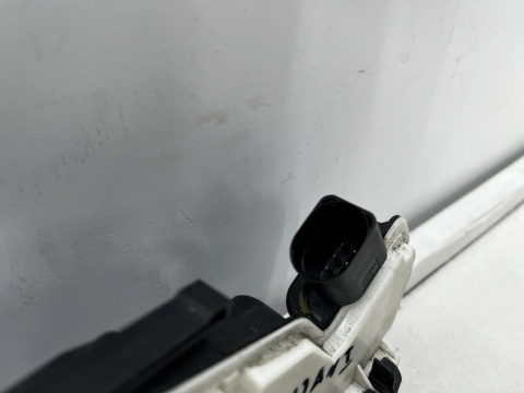 Zamek drzwi VW Tiguan 1 I 07-16r. lewy przedni zamek drzwi 6 pin 5n2837015e