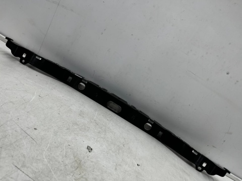 Ślizg Toyota Supra Mk5 19-26r.- przednie środkowe mocowanie zderzaka wspornik wzmocnienie przód 51118811178