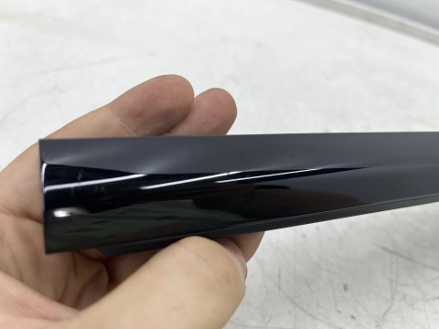 Listwa BMW 4 G22 Coupe M4 G82 20r.- prawa przednia uszczelka drzwi zgarniająca Shadowline zewnętrzna 7482750
