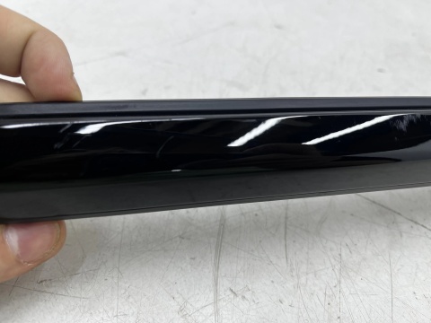 Listwa BMW 4 G22 Coupe M4 G82 20r.- prawa przednia uszczelka drzwi zgarniająca Shadowline zewnętrzna 7482750