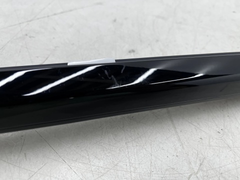 Listwa BMW 4 G22 Coupe M4 G82 20r.- prawa przednia uszczelka drzwi zgarniająca Shadowline zewnętrzna 7482750