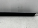 Listwa BMW 4 G22 Coupe M4 G82 20r.- prawa przednia uszczelka drzwi zgarniająca Shadowline zewnętrzna 7482750
