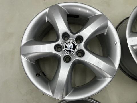 Felgi aluminiowe Skoda Fabia 2 II Roomster Praktik Ibiza Polo Fox 07-14r. r15 cali 6jx15 ET43 5x100 felgi KOMPLET 5j0601025a
