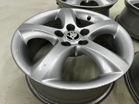 Felgi aluminiowe Skoda Fabia 2 II Roomster Praktik Ibiza Polo Fox 07-14r. r15 cali 6jx15 ET43 5x100 felgi KOMPLET 5j0601025a