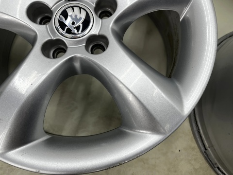 Felgi aluminiowe Skoda Fabia 2 II Roomster Praktik Ibiza Polo Fox 07-14r. r15 cali 6jx15 ET43 5x100 felgi KOMPLET 5j0601025a